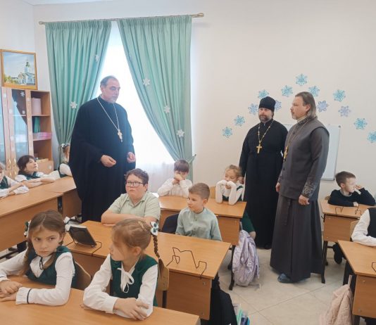 Православную школу священномученика Михаила Лекторского посетили гости из Тихорецкой епархии
