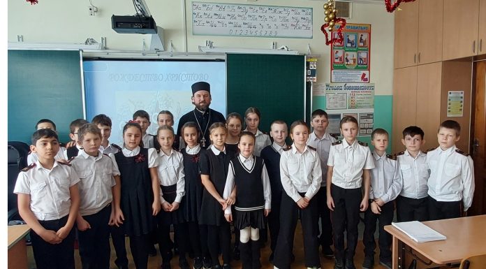 Иерей Илия Курко провел урок в казачьем классе