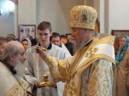 Митрополит Василий совершил Всенощное бдение в Свято-Казанском храме Краснодара