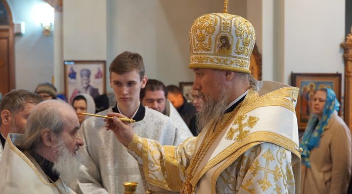 Митрополит Василий совершил Всенощное бдение в Свято-Казанском храме Краснодара