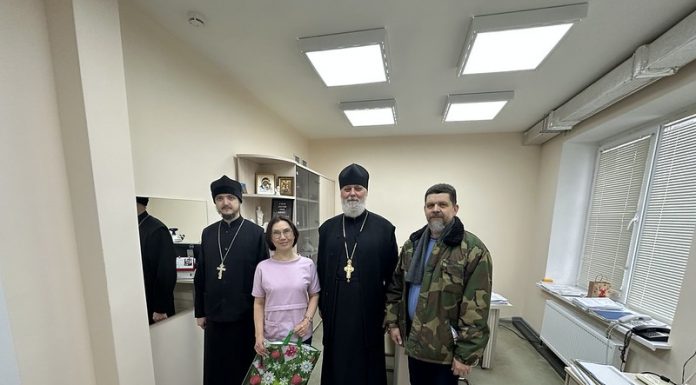 Духовенство Свято-Пантелеимоновского храма в дни святок посетило врачей краевой больницы
