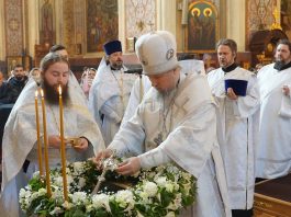 В Крещенский сочельник митрополит Василий совершил Божественную литургию в Свято-Екатерининском кафедральном соборе