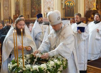 В Крещенский сочельник митрополит Василий совершил Божественную литургию в Свято-Екатерининском кафедральном соборе