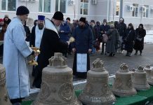 Митрополит Василий совершил чин освящения колоколов храма преподобных Кирилла и Мефодия при КубГУ