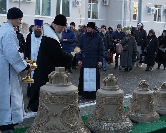 Митрополит Василий совершил чин освящения колоколов храма преподобных Кирилла и Мефодия при КубГУ