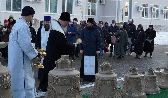 Митрополит Василий совершил чин освящения колоколов храма преподобных Кирилла и Мефодия при КубГУ