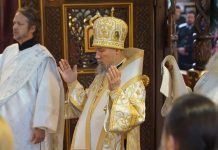 Митрополит Василий совершил Божественную литургию в храме Рождества Христова города Краснодара