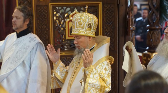 Митрополит Василий совершил Божественную литургию в храме Рождества Христова города Краснодара