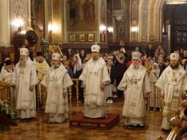 Митрополит Василий возглавил соборную Рождественскую Великую вечерню в Свято-Екатерининском кафедральном соборе