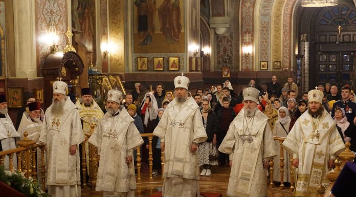 Митрополит Василий возглавил соборную Рождественскую Великую вечерню в Свято-Екатерининском кафедральном соборе