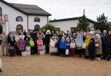 Митрополит Екатеринодарский и Кубанский Василий совершил Божественную литургию в Свято-Никольском храме Краснодара