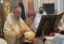 В Неделю 31-ю по Пятидесятнице митрополит Василий совершил Божественную литургию в Свято-Троицком храме станицы Динской