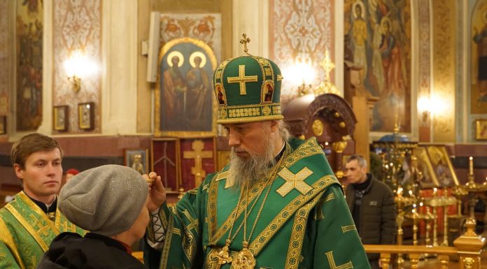 В праздник преподобного Серафима Саровского митрополит Василий совершил Всенощное бдение