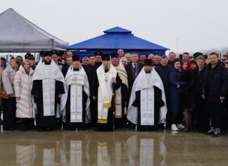 Митрополит Василий совершил чин на основание храма в честь святителя Василия Великого