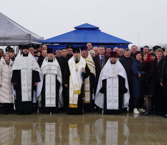 Митрополит Василий совершил чин на основание храма в честь святителя Василия Великого