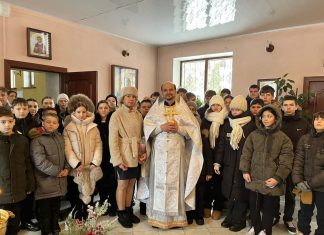 Школьники посетили Рождественско-Никольский храм хутора Николаенко