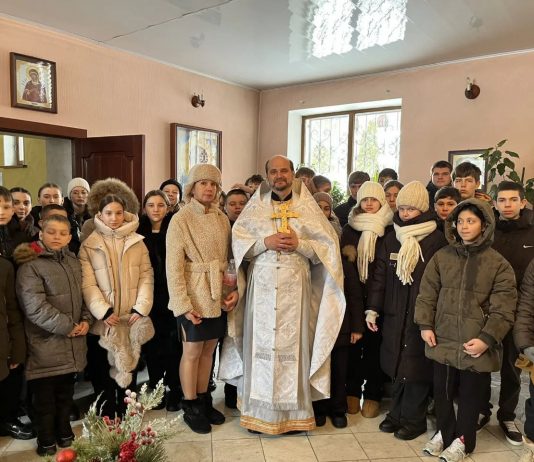 Школьники посетили Рождественско-Никольский храм хутора Николаенко