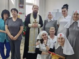 Сестры милосердия поздравили пациентов хосписа с Рождеством Христовым