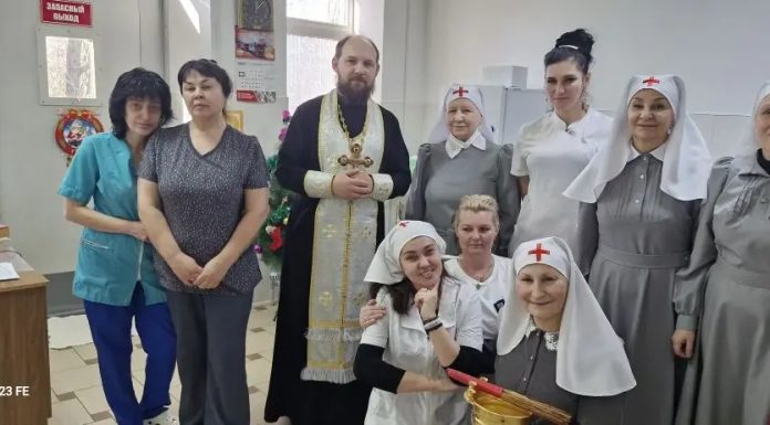 Сестры милосердия поздравили пациентов хосписа с Рождеством Христовым