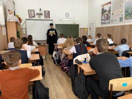 Протоиерей Андрей Драган посетил казачью школу № 7