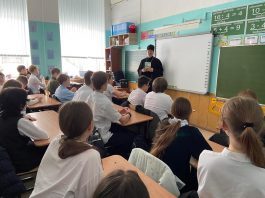 Протоиерей Андрей Драган провёл урок в казачьем классе