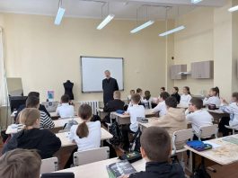 Иерей Евгений Ромазев провел встречу с учениками школы № 60