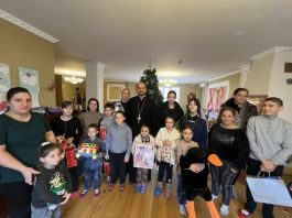 В Рождественско-Никольском храме хутора Николаенко поздравили подопечные семьи с Рождеством Христовым