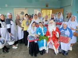 Общество милосердия Троицкого храма поздравило с Рождеством пациентов и сотрудников городской больницы