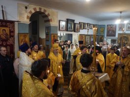 Митрополит Василий совершил Всенощное бдение в храме Святого Архистратига Михаила посёлка Черноморского