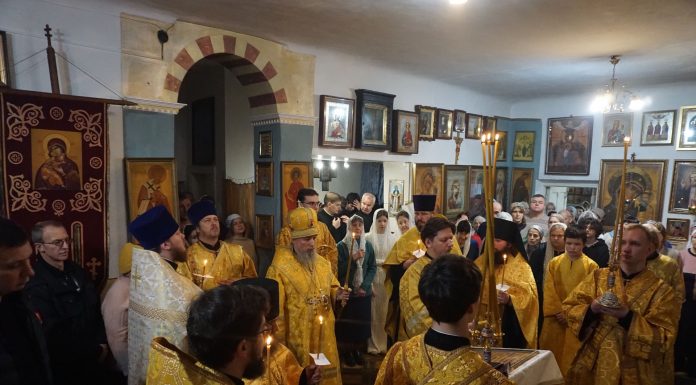 Митрополит Василий совершил Всенощное бдение в храме Святого Архистратига Михаила посёлка Черноморского