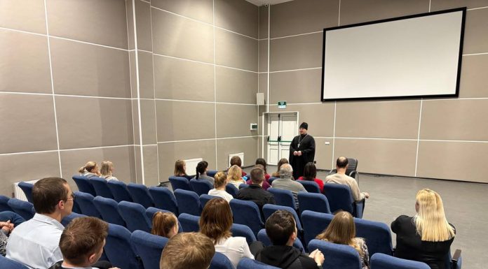 Иерей Герман Гайт рассказал посетителям исторического парка «Россия — моя история» о Рождестве Христовом