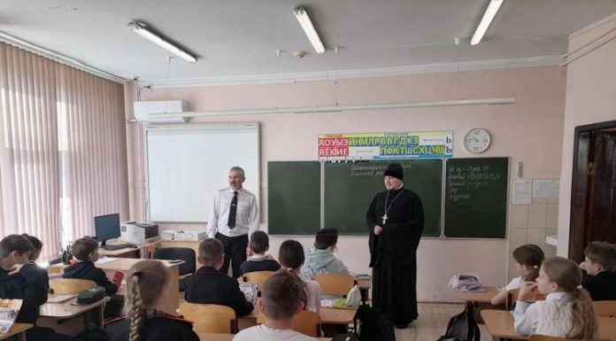 Учащихся казачьих классов школы №19 поздравили с Рождеством Христовым и Крещением Господним