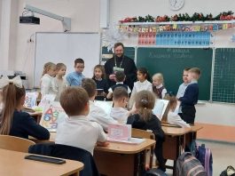 В школе № 102 г. Краснодара в рамках проекта «Час духовности» прошли встречи со священником