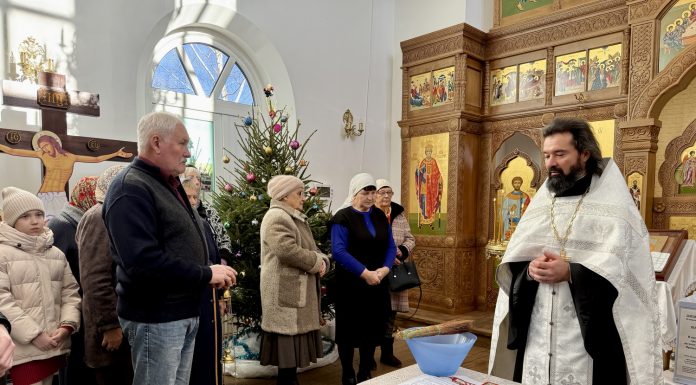 В поселке Украинском прошел молебен в строящемся храме