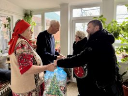 В станице Пластуновской поздравили с Рождеством Христовым тяжело больных прихожан