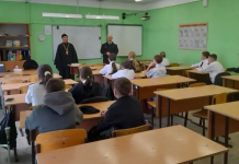 Иерей Вячеслав Ли провел урок в казачьем классе школе № 93