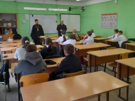 Иерей Вячеслав Ли провел урок в казачьем классе школе № 93