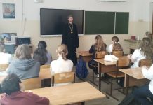 Иерей Александр Шигалев рассказал ученикам краснодарской школы № 47 о Божиих заповедях