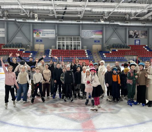 Воспитанники православных школ Екатеринодарской и Кубанской епархии посетили Ледовый дворец