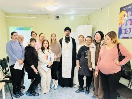 Иерей Михаил Монтиков вместе с сестрами милосердия посетил женскую консультацию № 6