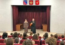 В Ейской епархии состоялся концерт диакона Михаила Околота, посвященный Дню православной молодежи