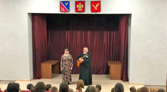 В Ейской епархии состоялся концерт диакона Михаила Околота, посвященный Дню православной молодежи