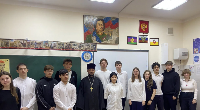 Иерей Андрей Овчинкин среднюю школу № 14 и провёл беседу о Масленице и будущем посте