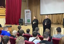 Священнослужители провели беседу со студентами Динского механико-технологического техникума