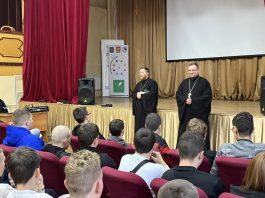 Священнослужители провели беседу со студентами Динского механико-технологического техникума