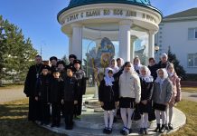 Юные казаки посетили храм Святой ТРоицы станицы Динской