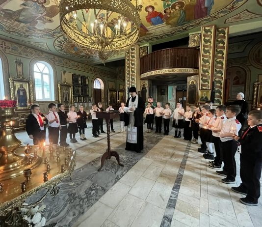 Юные казачата из станицы Динской побывали на экскурсии в храме Святой Троицы