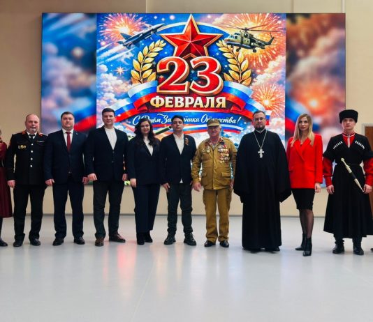 Священник поздравил будущих медиков с Днем защитника Отечества