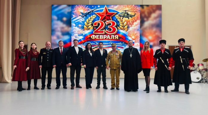 Священник поздравил будущих медиков с Днем защитника Отечества