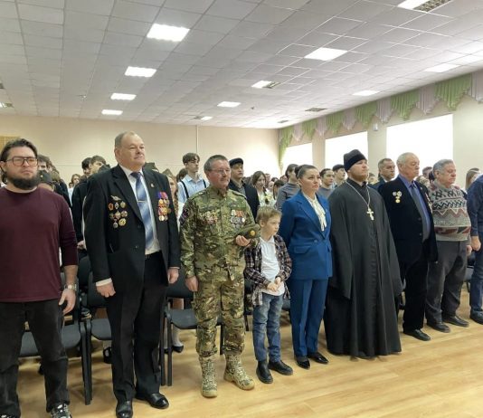 Иерей Елисей Андреев посетил мероприятие «Пой, труба, про солдатскую славу!» в школе № 24